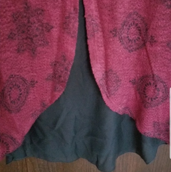 Red & Black Mixed Material Flowy Top - Picture 4 of 5